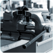 Стяги и наковални